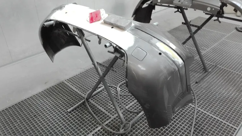 Jak usunąć lakier z plastikowego zderzaka bez uszkodzeń powierzchni