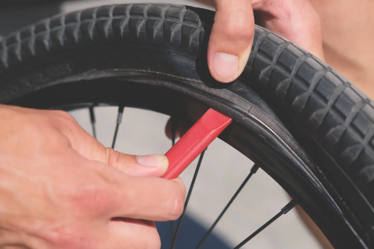 Jak zmienić oponę w rowerze - proste kroki, które musisz znać