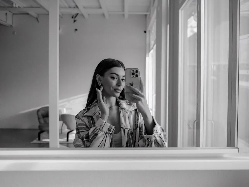 Jak zrobić zdjęcie w lustrze, aby aparat nie był widoczny – praktyczne porady