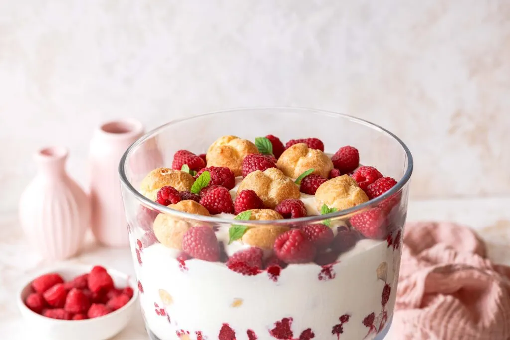 Windbeutel-Himbeer-Dessert: Blitzschnell & köstlich (10 Min.)