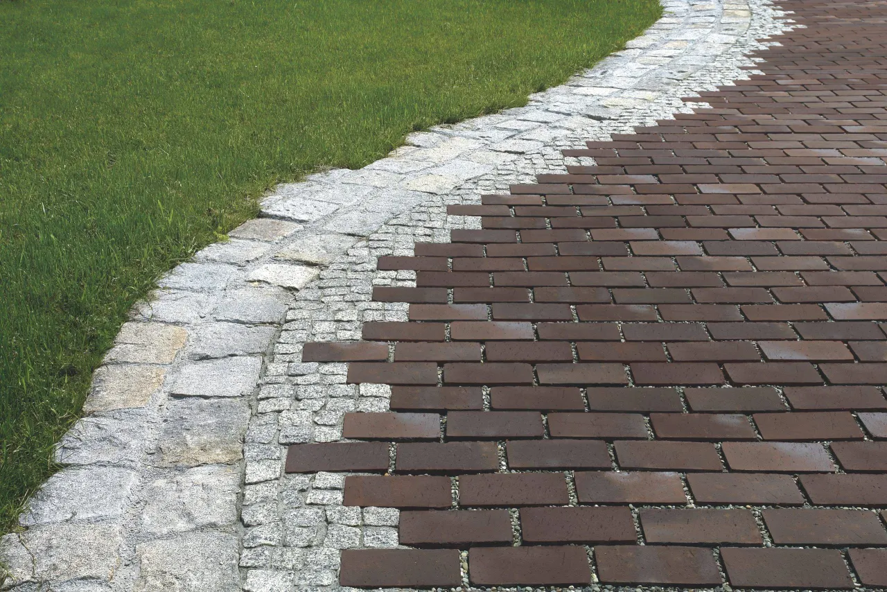 Klinkierowa kostka brukowa: jak połączyć trwałość z elegancją?