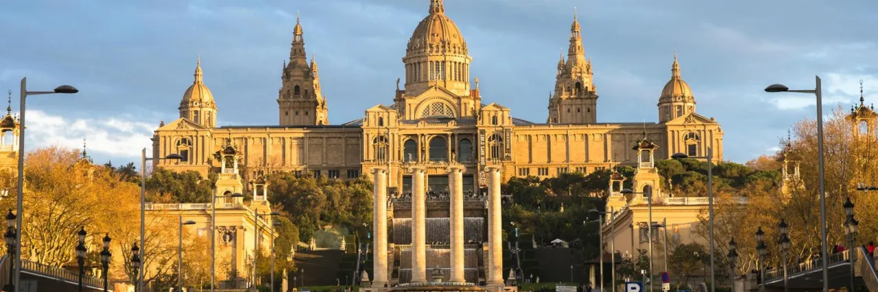 Najlepsze noclegi w Barcelonie: gdzie znaleźć idealne miejsce?