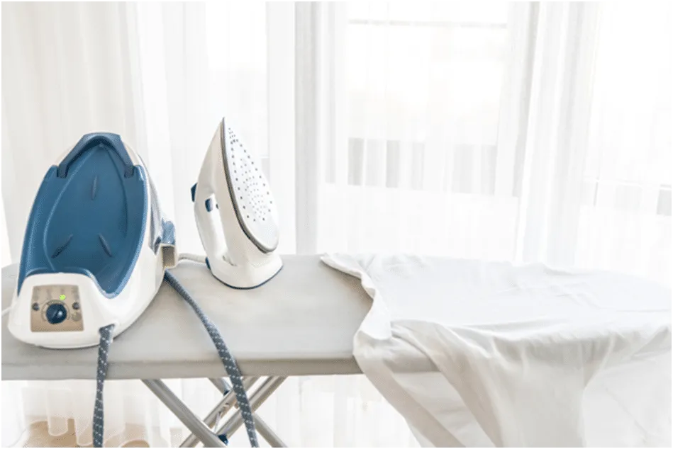 Jak prasować żelazkiem parowym, aby uniknąć zagnieceń i zniszczeń