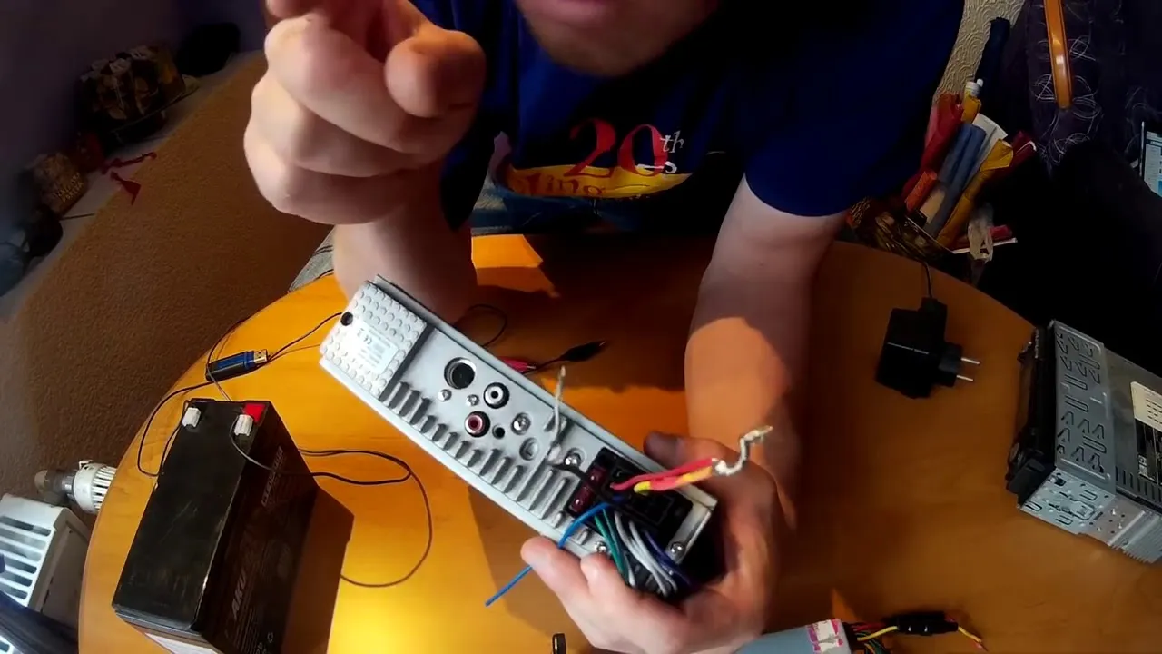 Jak podłączyć radio samochodowe w domu - proste kroki i porady