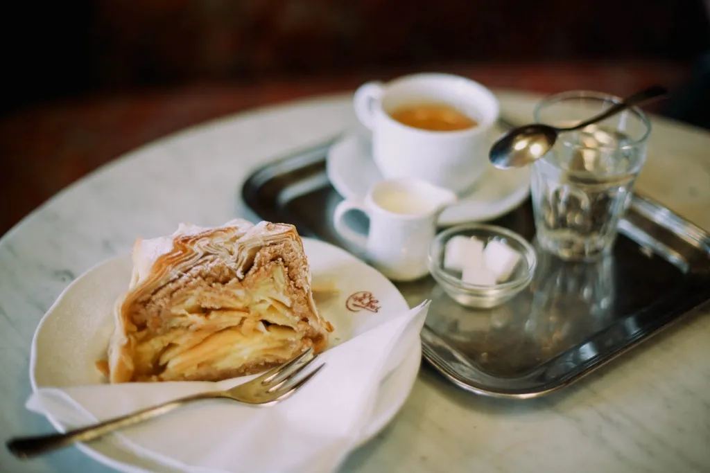 Gdzie zjeść w Wiedniu? Odkryj najlepsze tradycyjne restauracje