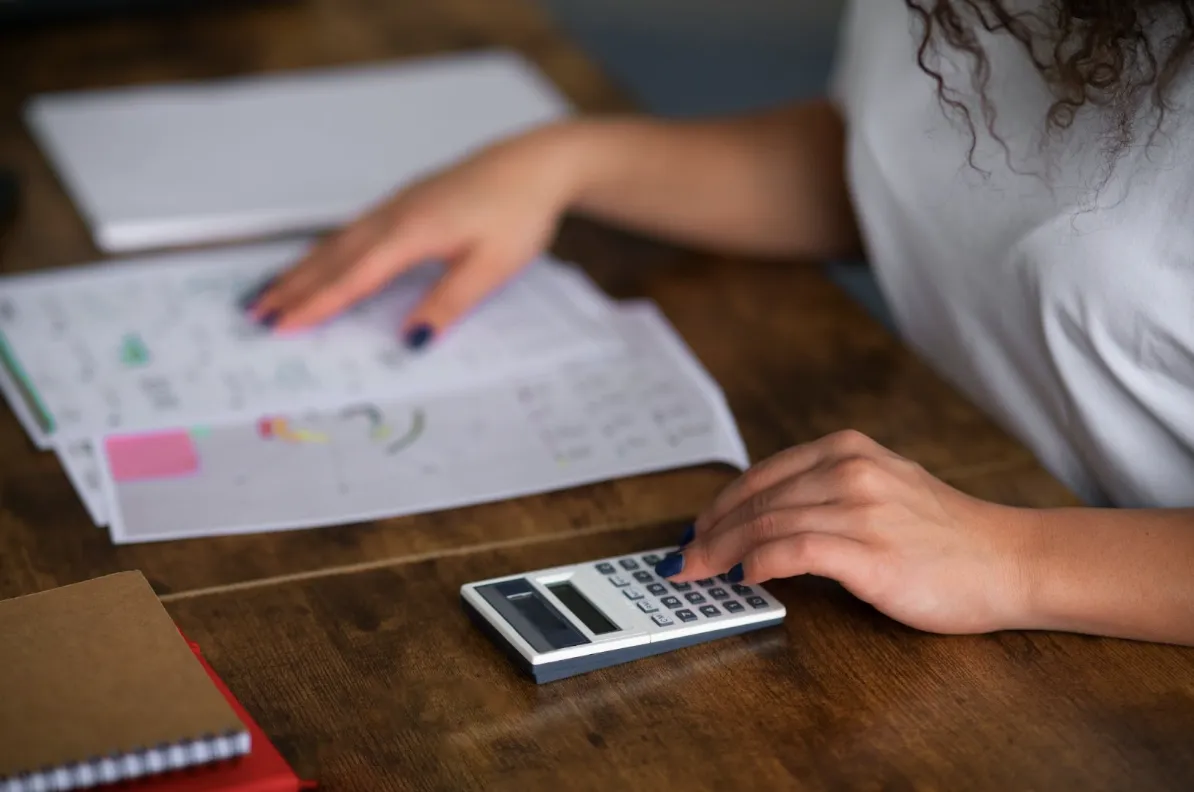 Jak wyjść z długów krok po kroku – skuteczne strategie oddłużania bez stresu