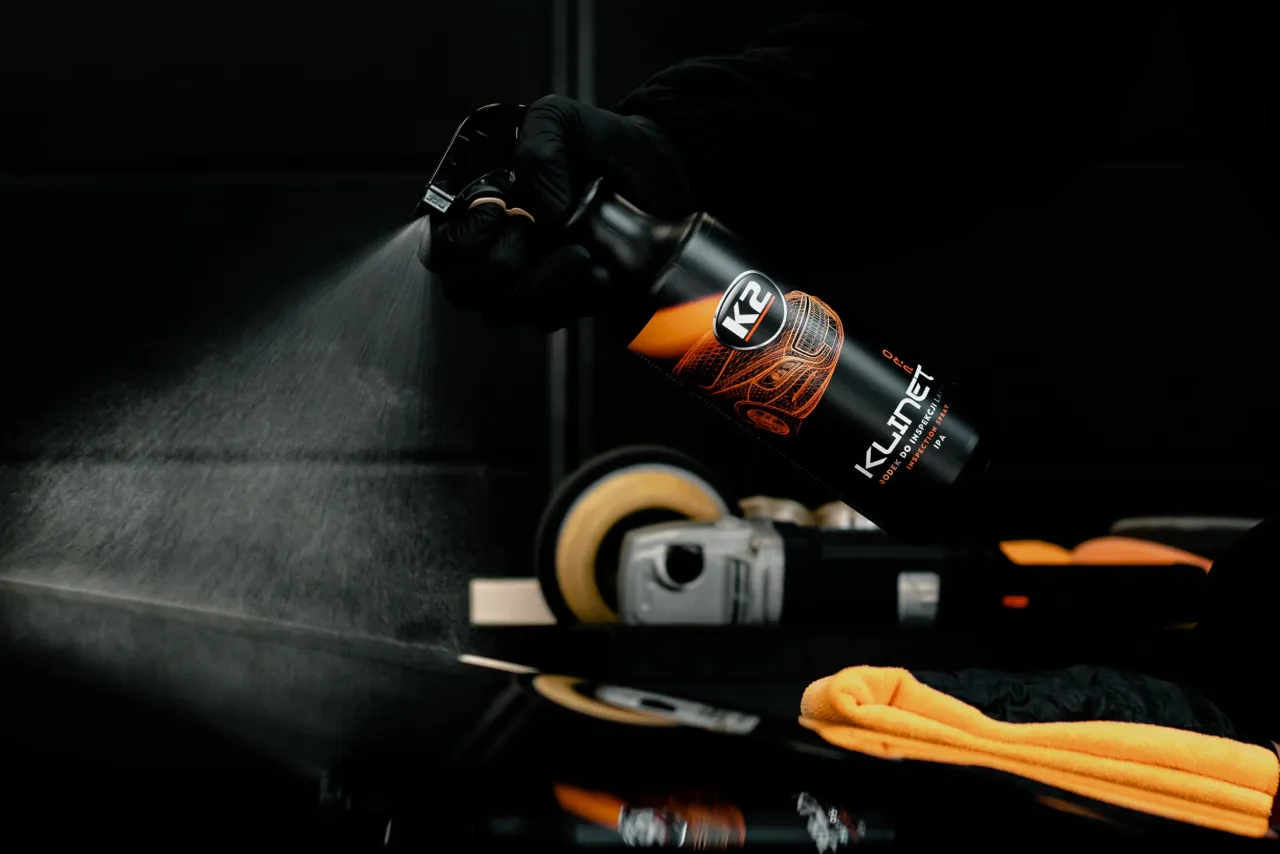 Jak skutecznie odtłuścić lakier samochodowy przed malowaniem?