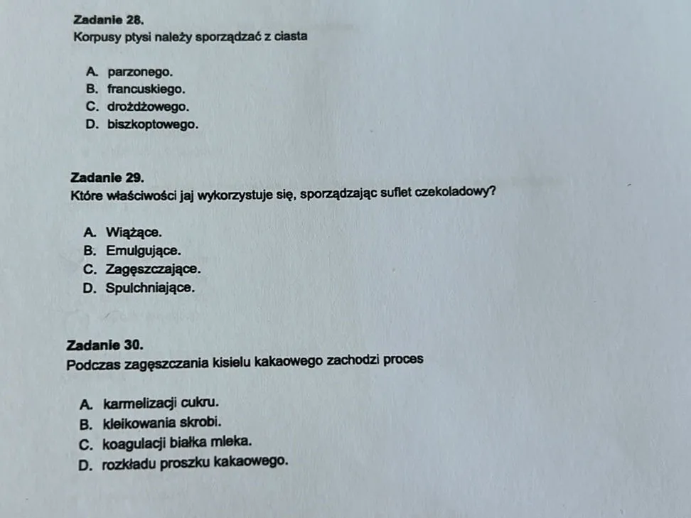 Jakie właściwości jaj wykorzystuje się sporządzając suflet czekoladowy?