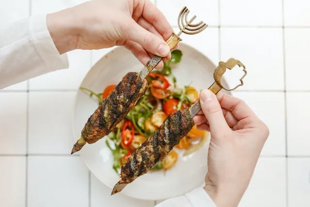 Czy kebab jest ciężkostrawny? Poznaj prawdę o jego wpływie na trawienie