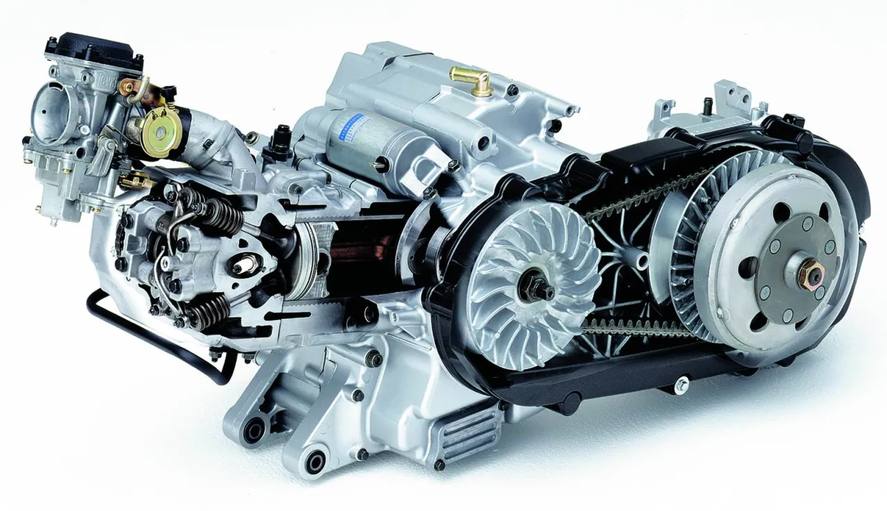 Działanie sprzęgła w skuterze: poznaj sekret napędu swojego pojazdu