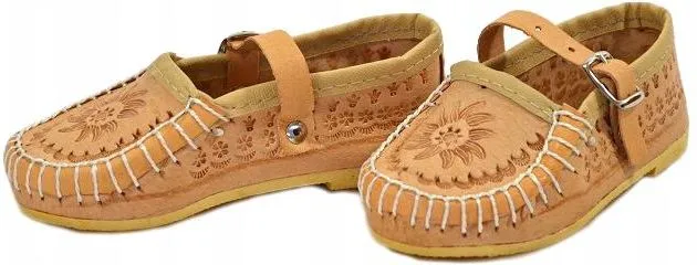 Kierpce dla dzieci: Tradycyjne góralskie obuwie w wersji mini