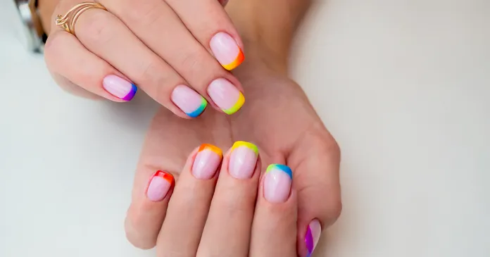 Manicure francuski jest modny: trendy, które musisz znać