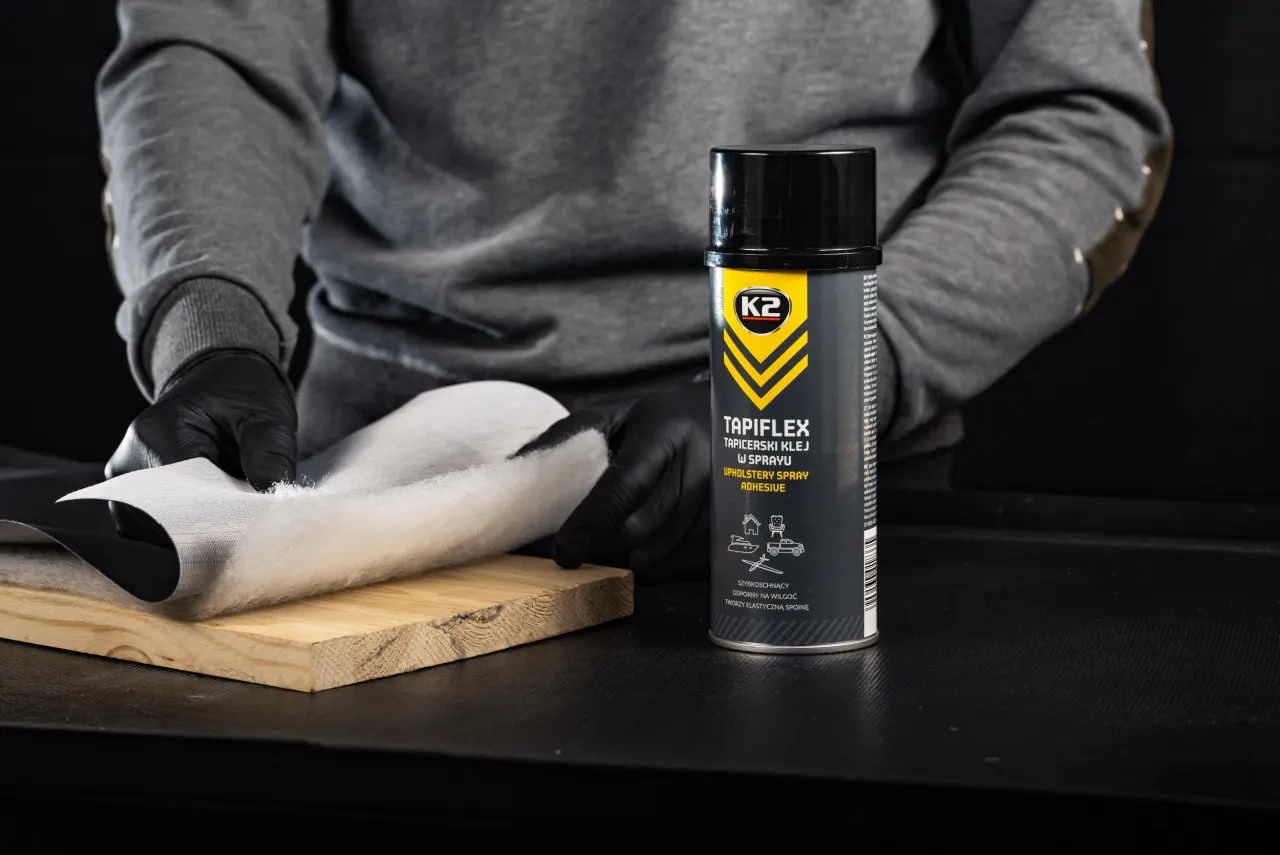 Ratuj tapicerkę! Jak wybrać klej do tapiecerki dla wnętrza auta