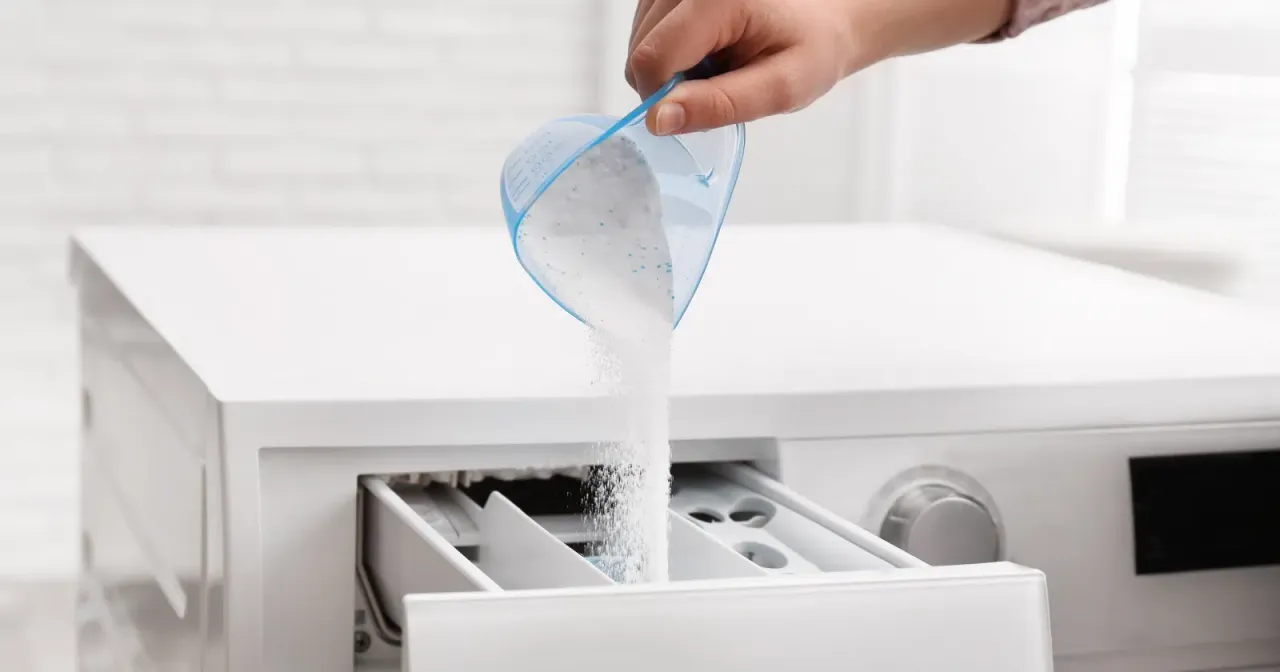 Pralka Indesit - gdzie wlać płyn do prania, by uniknąć błędów?