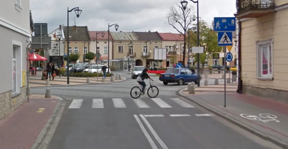 Czy jazda samochodem po chodniku jest dozwolona? Sprawdź wyjątki i kary