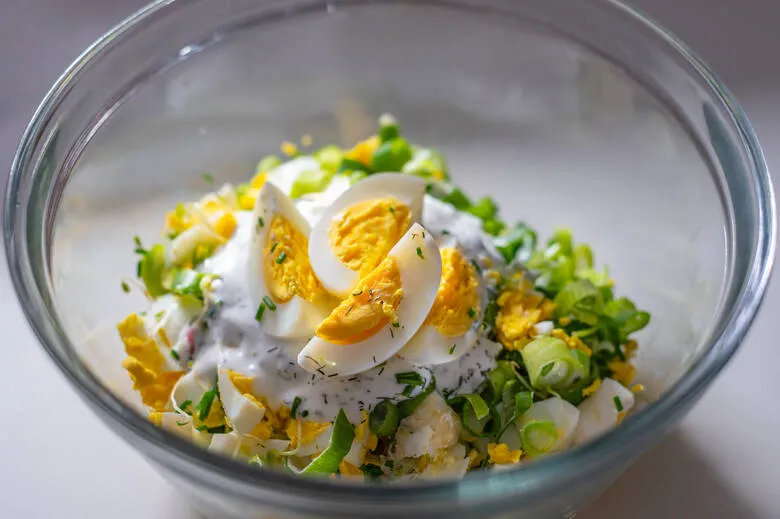 Jak zrobić sałatkę z pora - proste przepisy, które zachwycą smakami