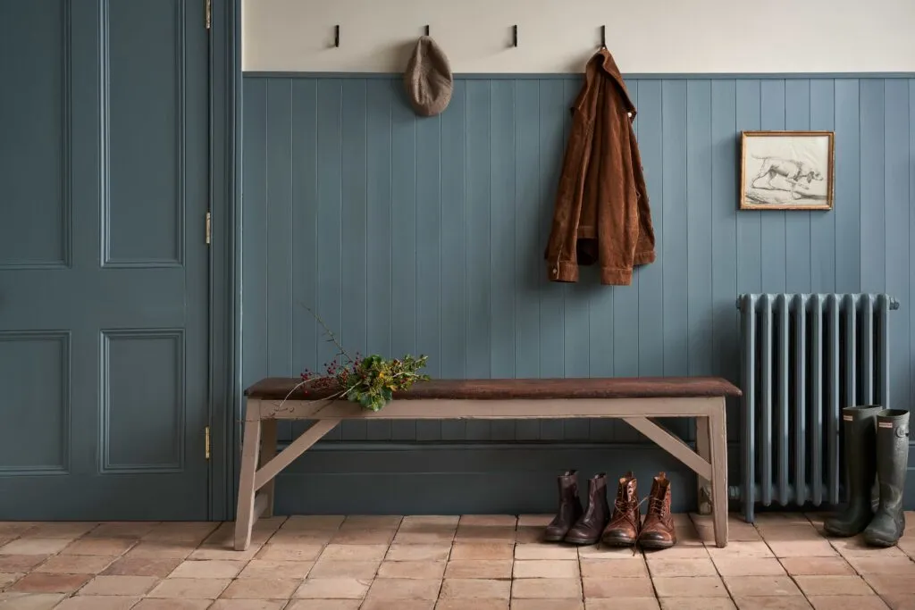 Malowanie boazerii bez szlifowania: Jakie farby wybrać, by zaoszczędzić czas?