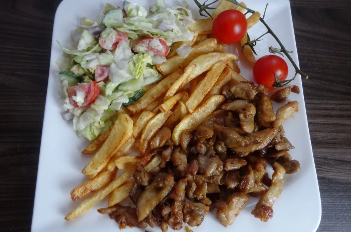 Ile kalorii ma gyros z frytkami? Sprawdź fakty i triki!