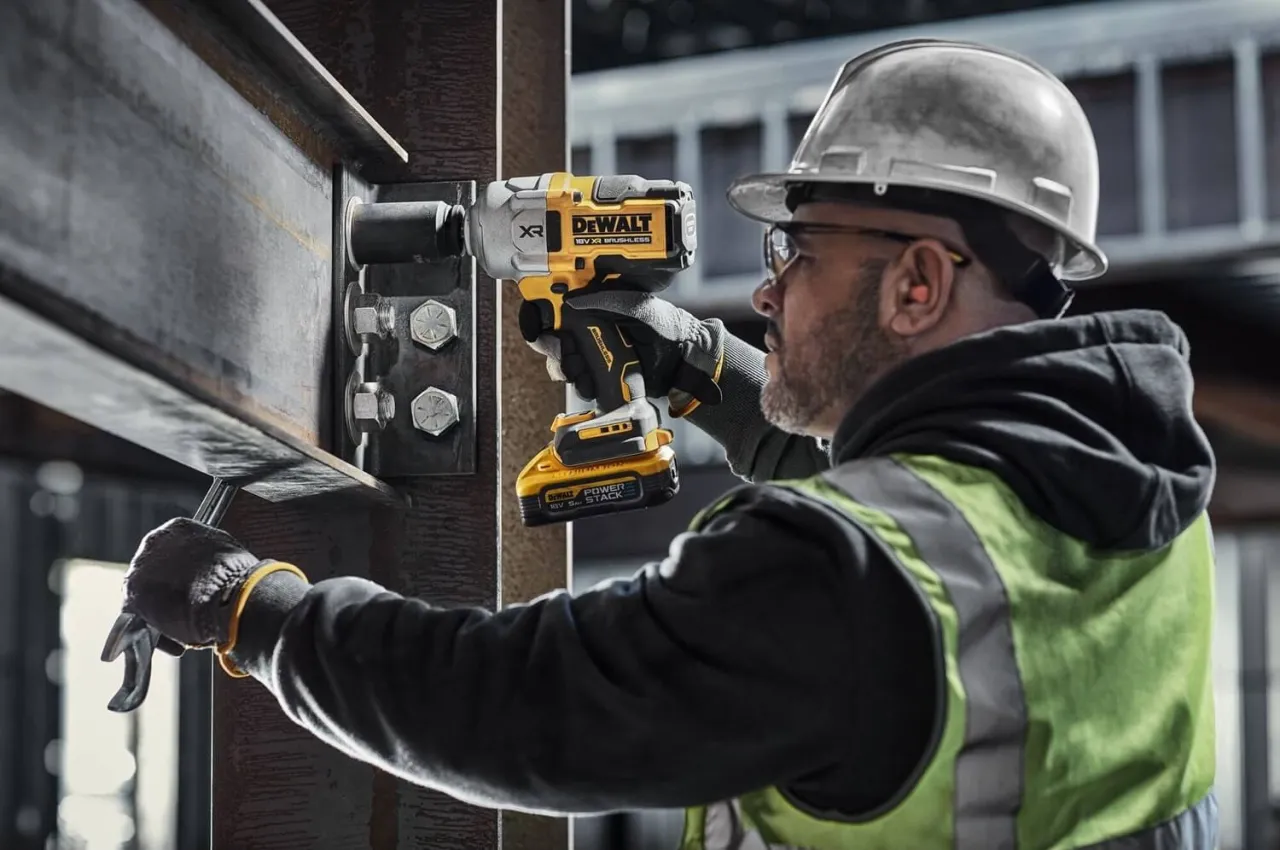 Najlepsze klucze udarowe akumulatorowe 2025 - porównanie i ranking modeli