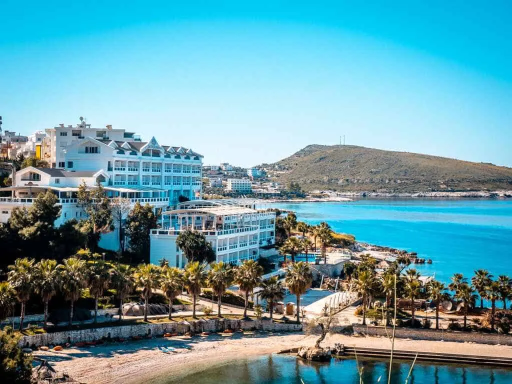 Gdzie najlepiej rezerwować noclegi, aby zaoszczędzić i nie żałować?