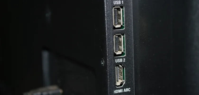 Jak podłączyć smartfona do telewizora przez USB - proste kroki i porady