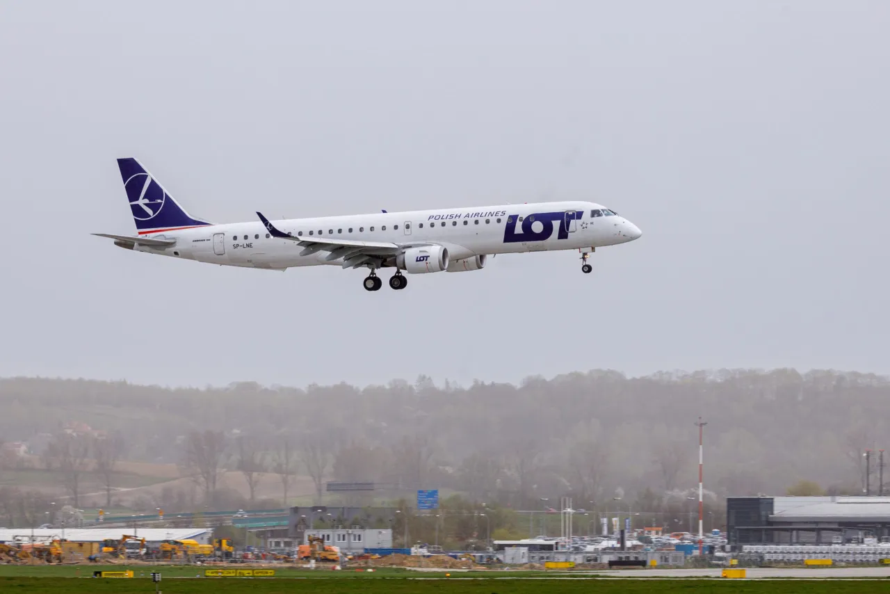 Ile trwa lot z Krakowa do Paryża? Zaskakujące fakty o czasie lotu