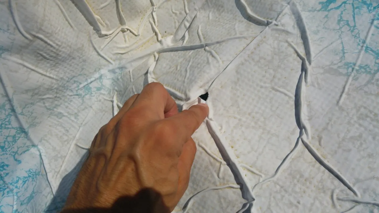 Czym skleić basen? Najlepsze kleje do naprawy basenów dmuchanych