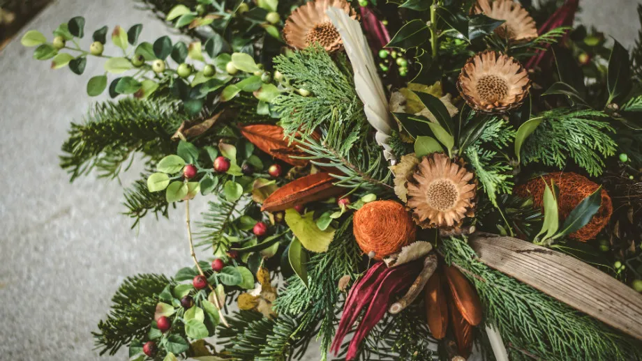 Jak udekorować grób na Wszystkich Świętych, aby uczcić pamięć bliskich