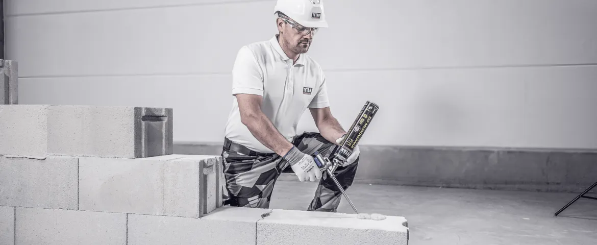 Dlaczego zaprawa murarska twardnieje? Sekrety procesu hydratacji i praktyczne porady