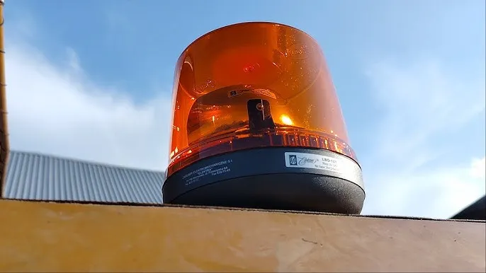 Jak podłączyć koguta do ciągnika? Uniknij błędów i mandatu!