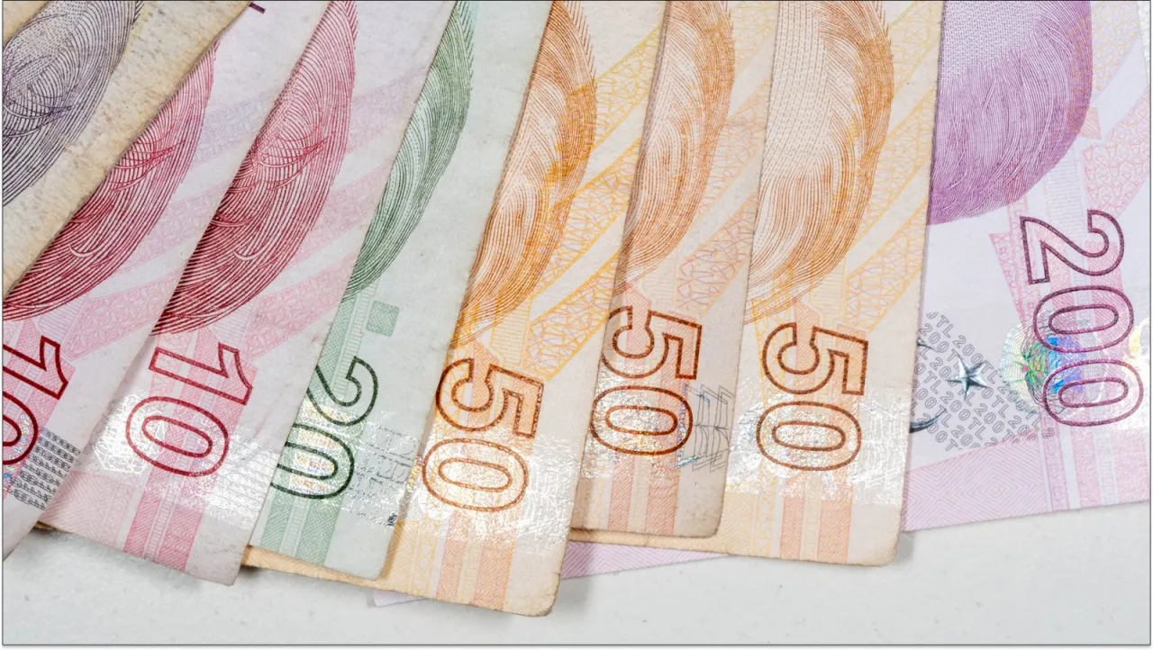 Jaka waluta w Turcji? Dowiedz się, jak uniknąć niekorzystnych kursów