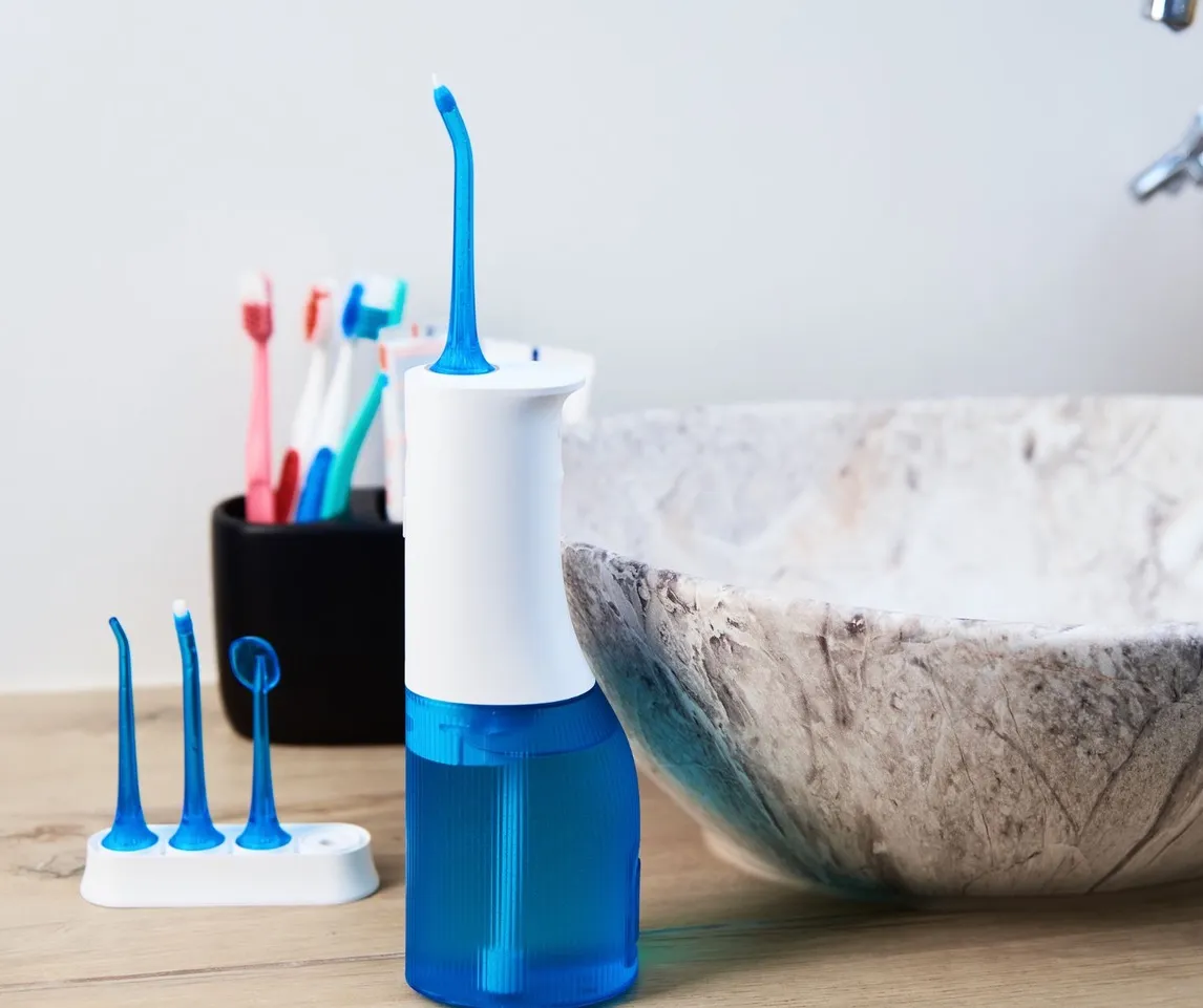 Jak działa irygator do zębów i jak poprawia higienę jamy ustnej