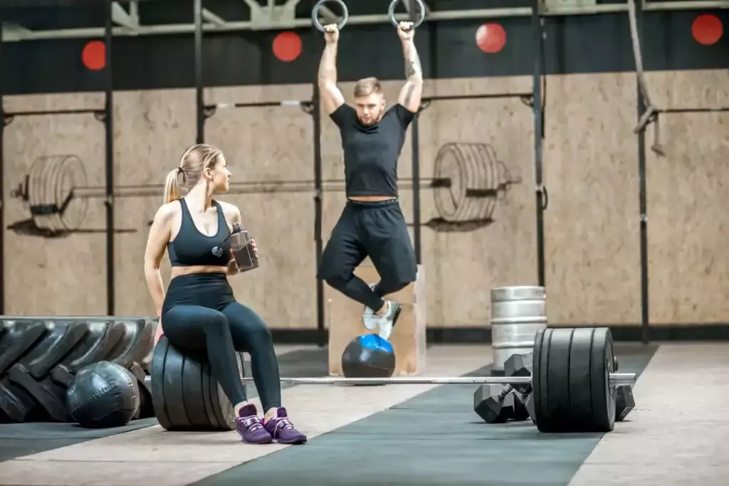 CrossFit: Jakie ćwiczenia budują siłę i kondycję?
