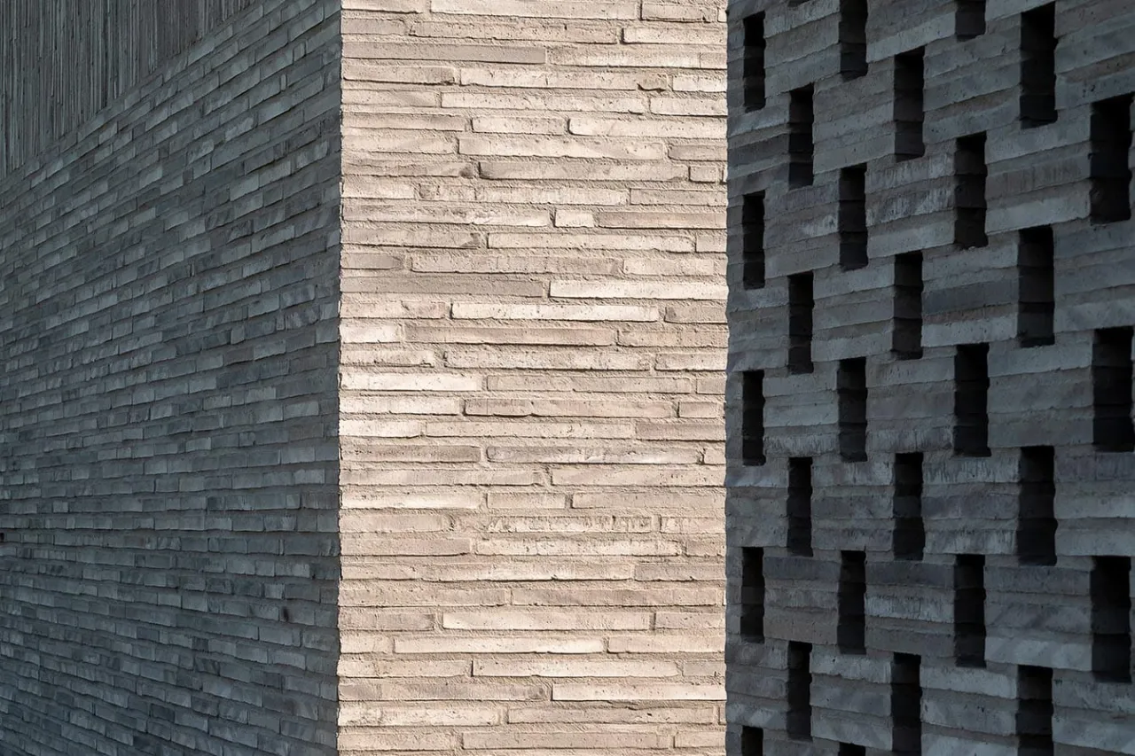 Cegła z czego powstaje? Poznaj tajemnice surowców i procesów produkcji