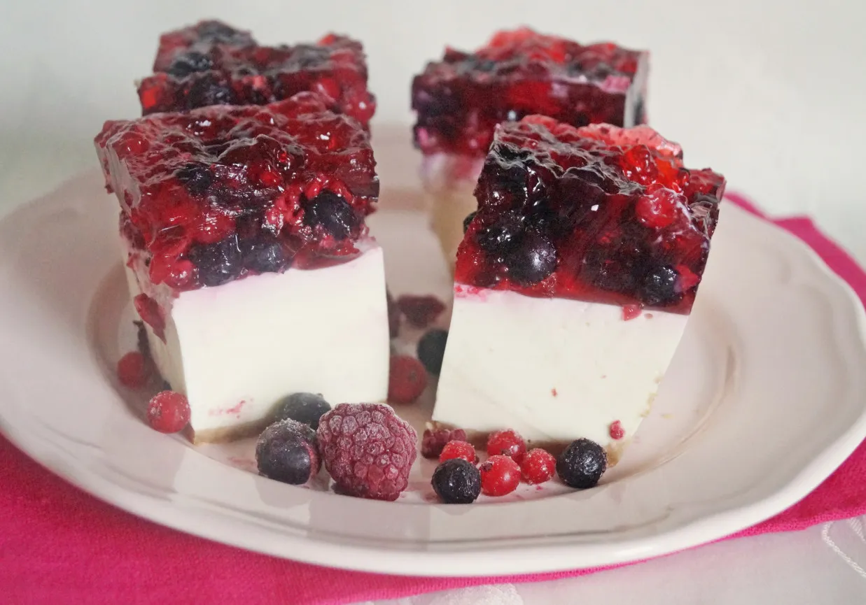 Prosty przepis na mizerię na słodko – deserowa alternatywa z owocami i jogurtem