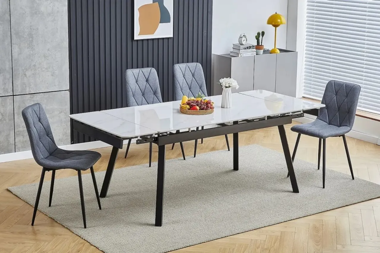 Pomysły na ścianę w kuchni przy stole - 15 inspirujących aranżacji