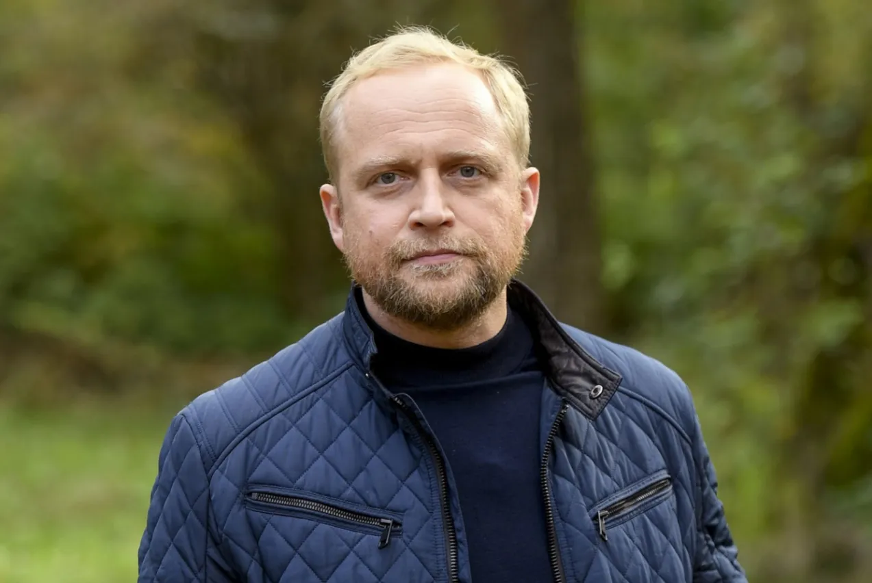 Najbogatszy aktor w Polsce: Jak Piotr Adamczyk zdobył fortunę?