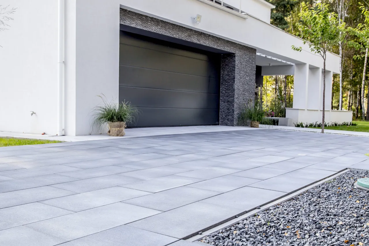 Jak samemu zrobić podjazd do garażu - uniknij kosztownych błędów Jak samemu zrobić podjazd do garażu - uniknij kosztownych błędów