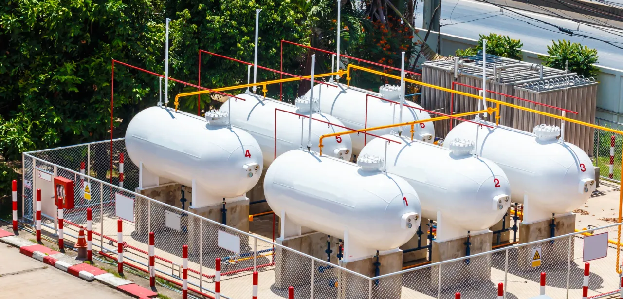 Jak powstaje LPG? Poznaj tajniki produkcji i źródła gazu płynnego