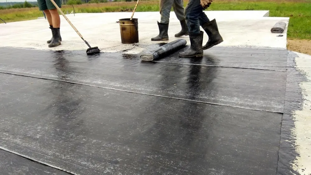 Papa podkładowa na deski: jak prawidłowo układać na dachu