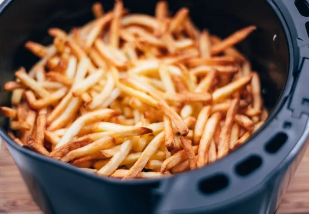 Jak smakują frytki z frytkownicy beztłuszczowej? Smak, porównanie i zdrowie