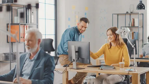 Ile zarabia się w marketingu? Odkryj różnice w wynagrodzeniach