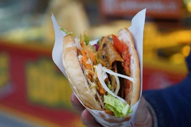 25 000 kebabów w Polsce! Dlaczego Polacy je tak kochają?