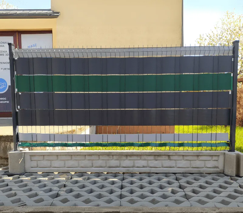 Jak skutecznie zasłonić ogrodzenie z siatki i zwiększyć prywatność