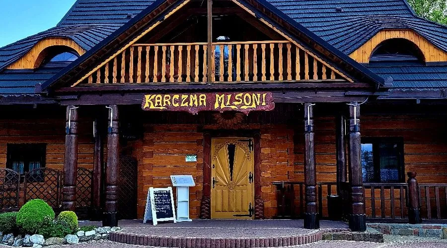 Gdzie zjeść w Bardzie? Odkryj pstrąga i lokalne perełki!