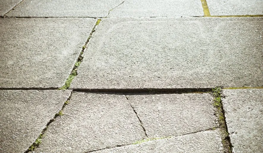 Jak kłaść kostkę brukową - uniknij najczęstszych błędów i zyskaj trwałość