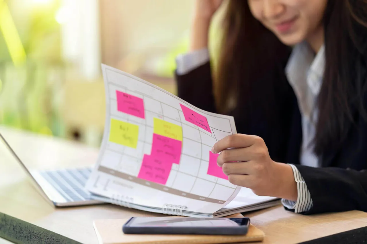 Metodyka, metoda, metodologia: kluczowe różnice i przykłady