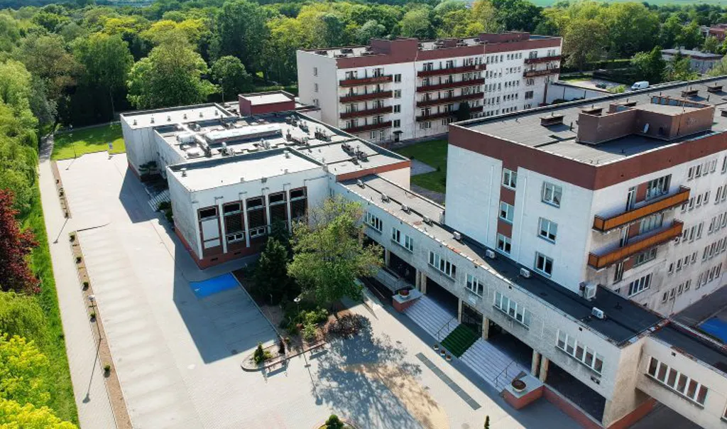 Jak dojechać z dworca PKP Inowrocław do sanatorium Kujawiak bez stresu