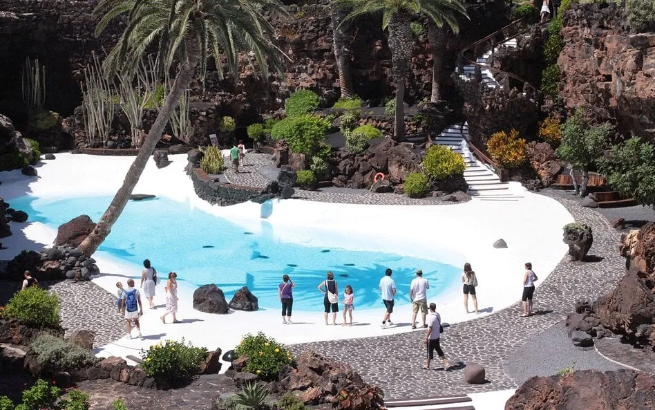 Czy wyspy kanaryjskie to Europa? Odkryj ich polityczny status i kulturę