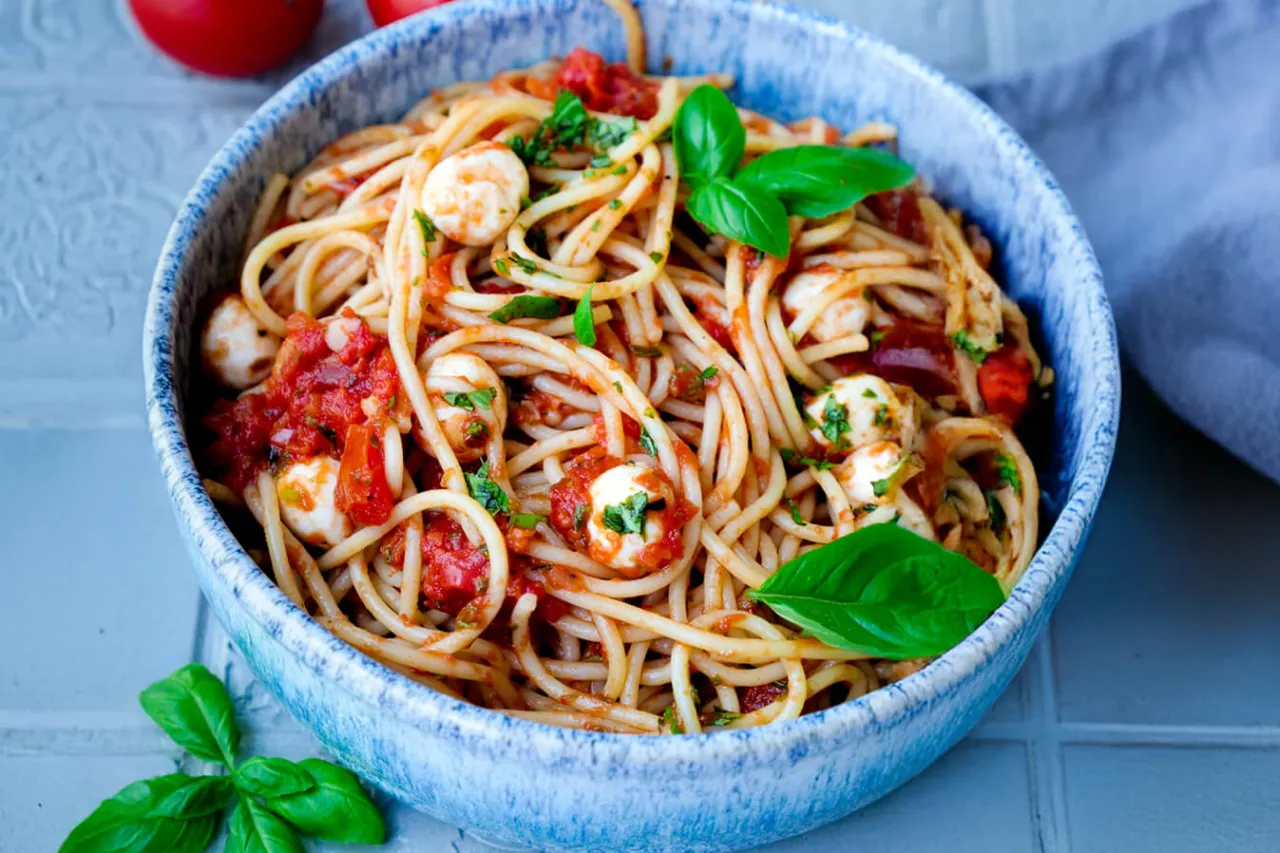 Nudeln mit Tomate Mozzarella: Schnelles Rezept & leckere Varianten